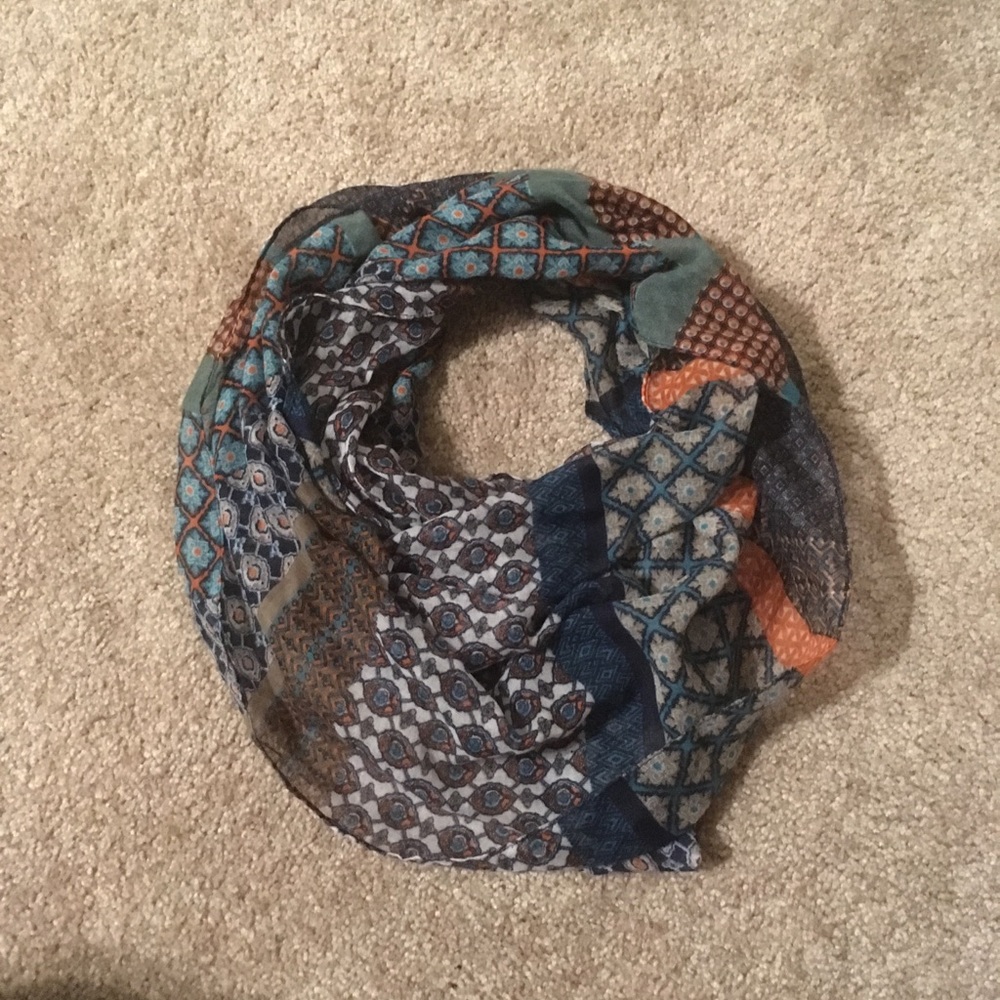 ✨SALE✨Blue patterned Infinity Scarf